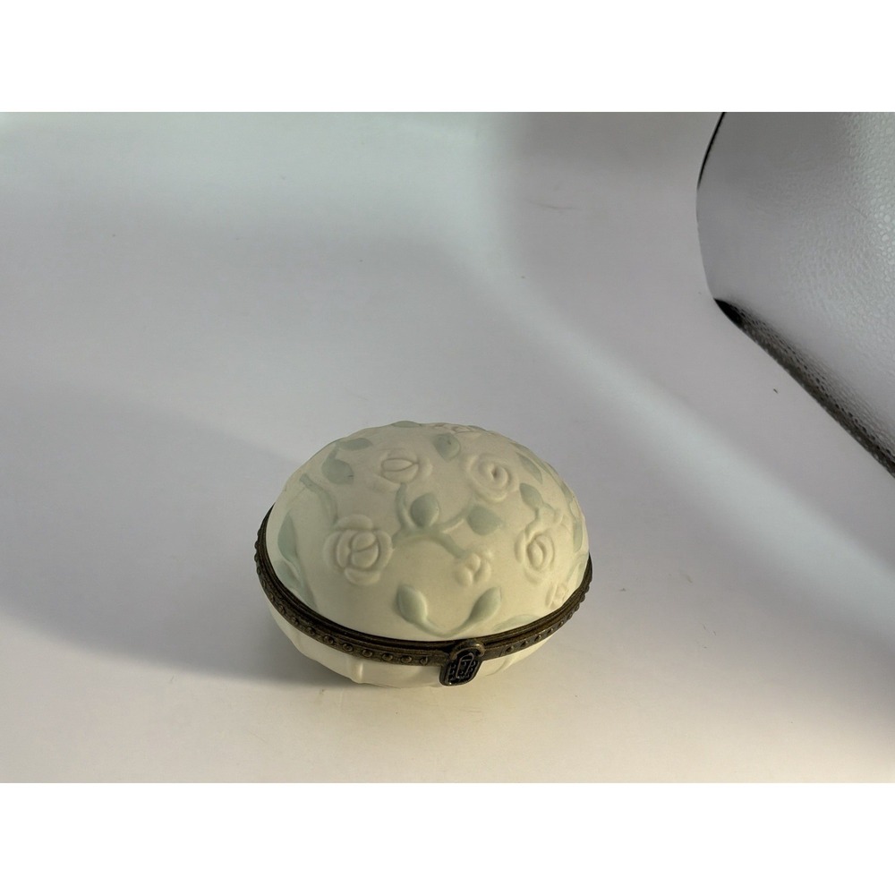 Studio‎ 56 1998 Egg Shaped Trinket Box 2 Bunnies Inside